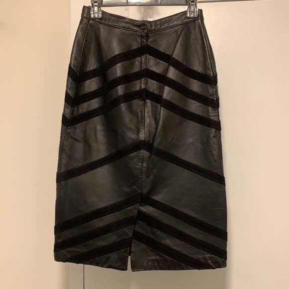 Gorgeous unique leather skirt! - Picture 3 of 5
